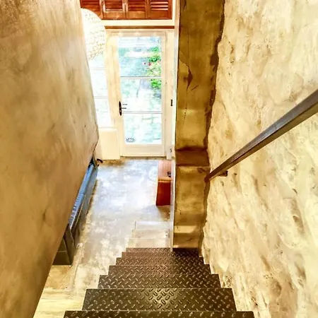 Apartmán Magnificent Maisonette In The 10th Arr By Guestready *
