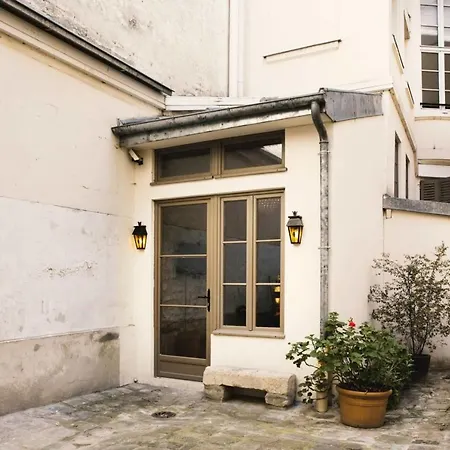 Magnificent Maisonette In The 10th Arr By Guestready *